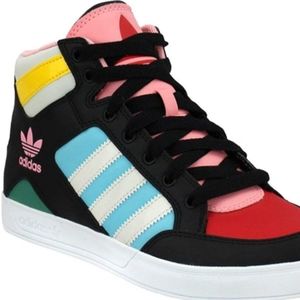 Adidas sz 5.5 boys quarter top sneakers.